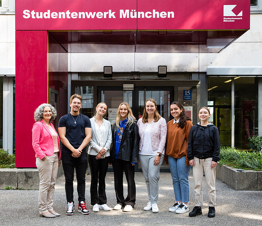Azubis und Mitarbeiterinnen des Studentenwerks München 2022