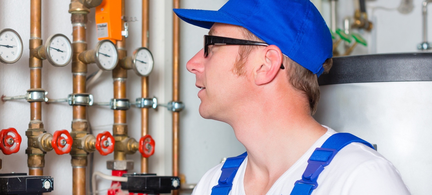 heating, energy, house, craftsman, mechanic, tallyman, fitter, engineer, technician, caretaker, control, controlling, install, installing, read, check, checking, service, maintenance, list, checklist, clipboard, glasses, overall, pipe, boiler, system, tank, hot, water, man, male, job, work, working, handiwork, occupation, task, meter