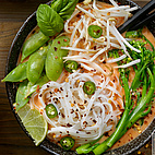 Das Bild zeigt ein veganes Currygericht.