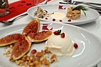 Februar: Das Valentinstagsdinner der Hochschulgastronomie am 14. Februar ist ein voller Erfolg. Die 80 Tickets für Studierende sind schnell ausverkauft. Das engagierte Team bereitet in der Mensa Leopoldstraße ein exklusives Fünf-Gänge-Menü zu, das bei den Gästen sehr gut ankommt.