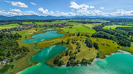 Ausblick auf Iffeldorf südlich der Osterseen im bayerischen Oberland